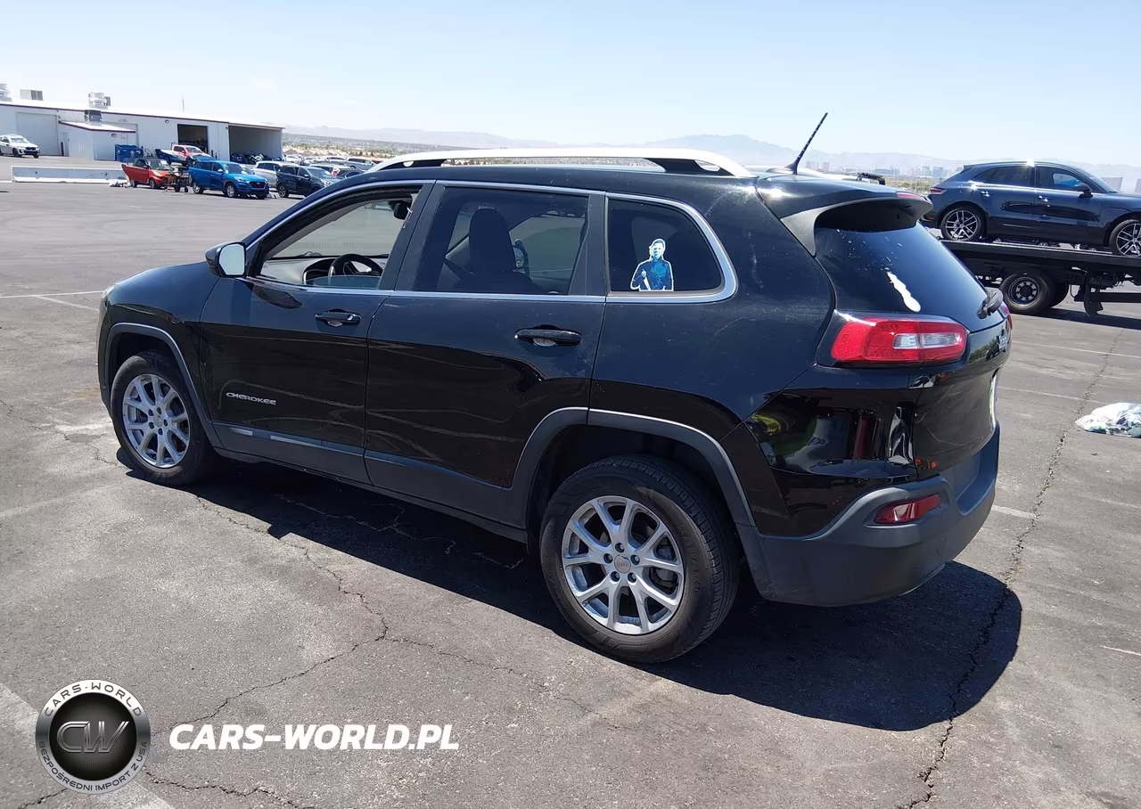 2018 Jeep Cherokee Latitude Fwd VIN:1C4PJLCB6JD590547 - 3
