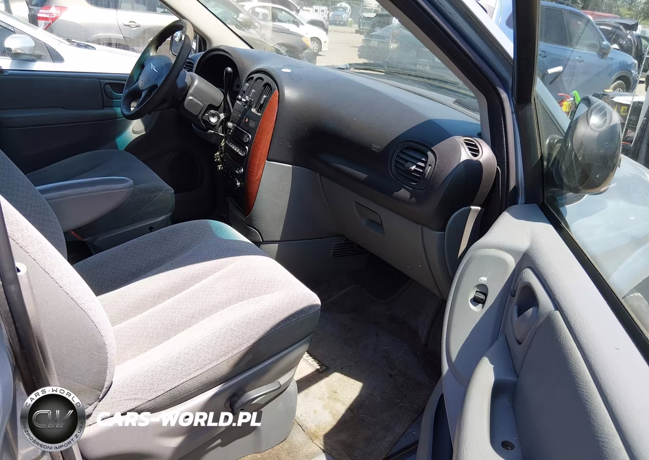 2006 Chrysler Town & Country VIN:1A4GP45R96B518012 - 5