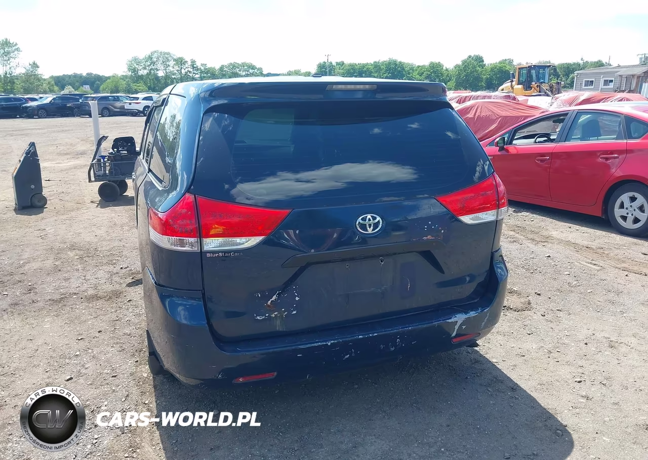 2011 Toyota Sienna VIN:5TDKA3DC7BS007748 - 17