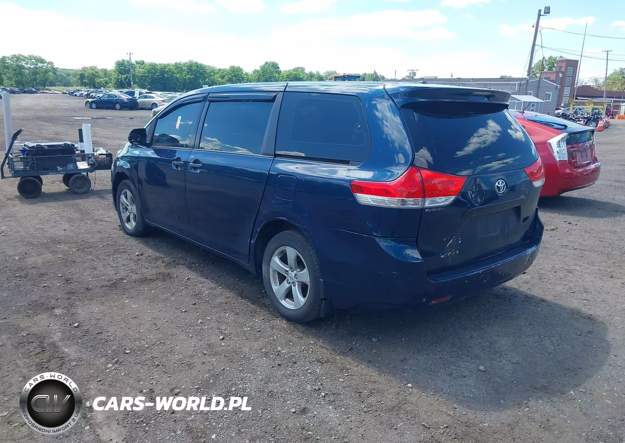 2011 Toyota Sienna VIN:5TDKA3DC7BS007748 - 3