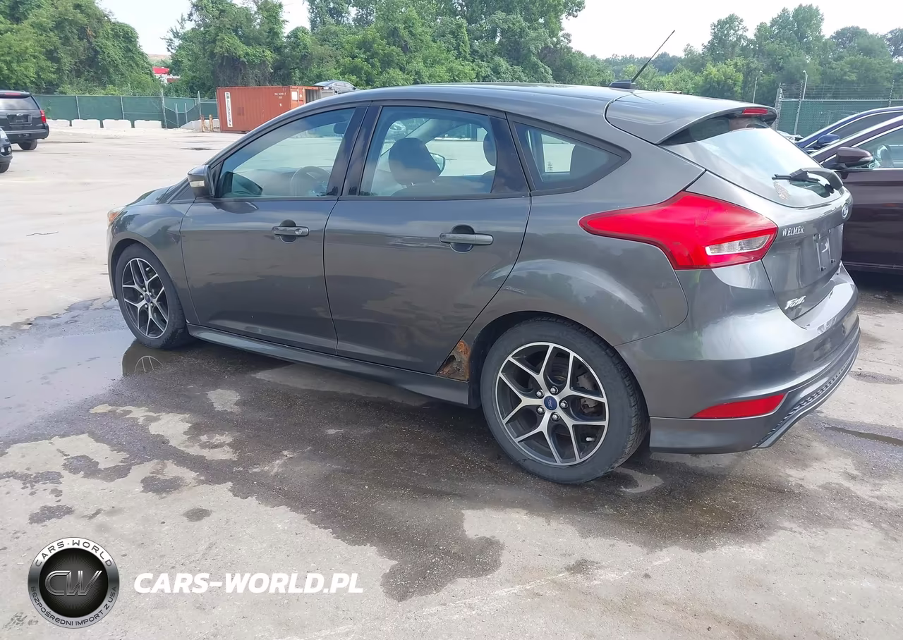 2015 Ford Focus Se VIN:1FADP3K27FL239037 - 3