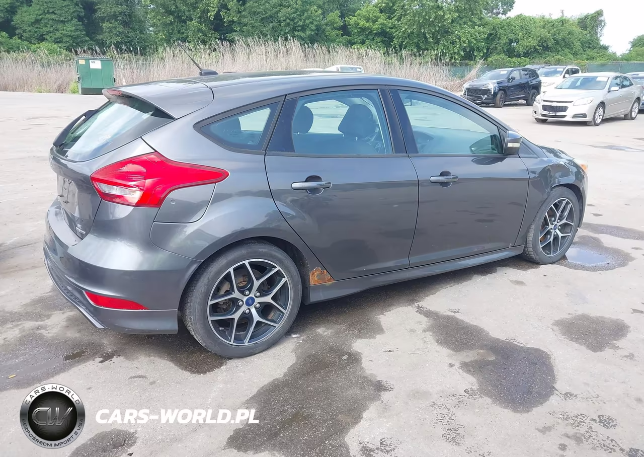 2015 Ford Focus Se VIN:1FADP3K27FL239037 - 4