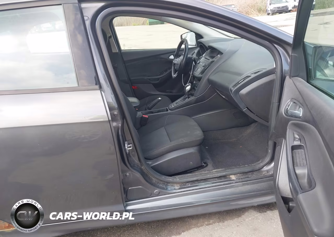2015 Ford Focus Se VIN:1FADP3K27FL239037 - 5
