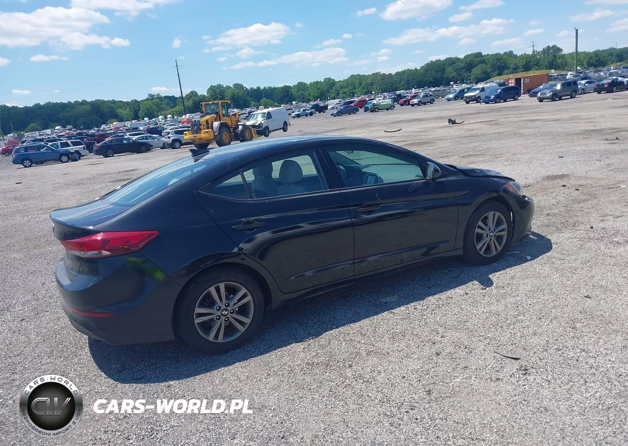 2018 Hyundai Elantra Sel VIN:5NPD84LF5JH269438 - 4