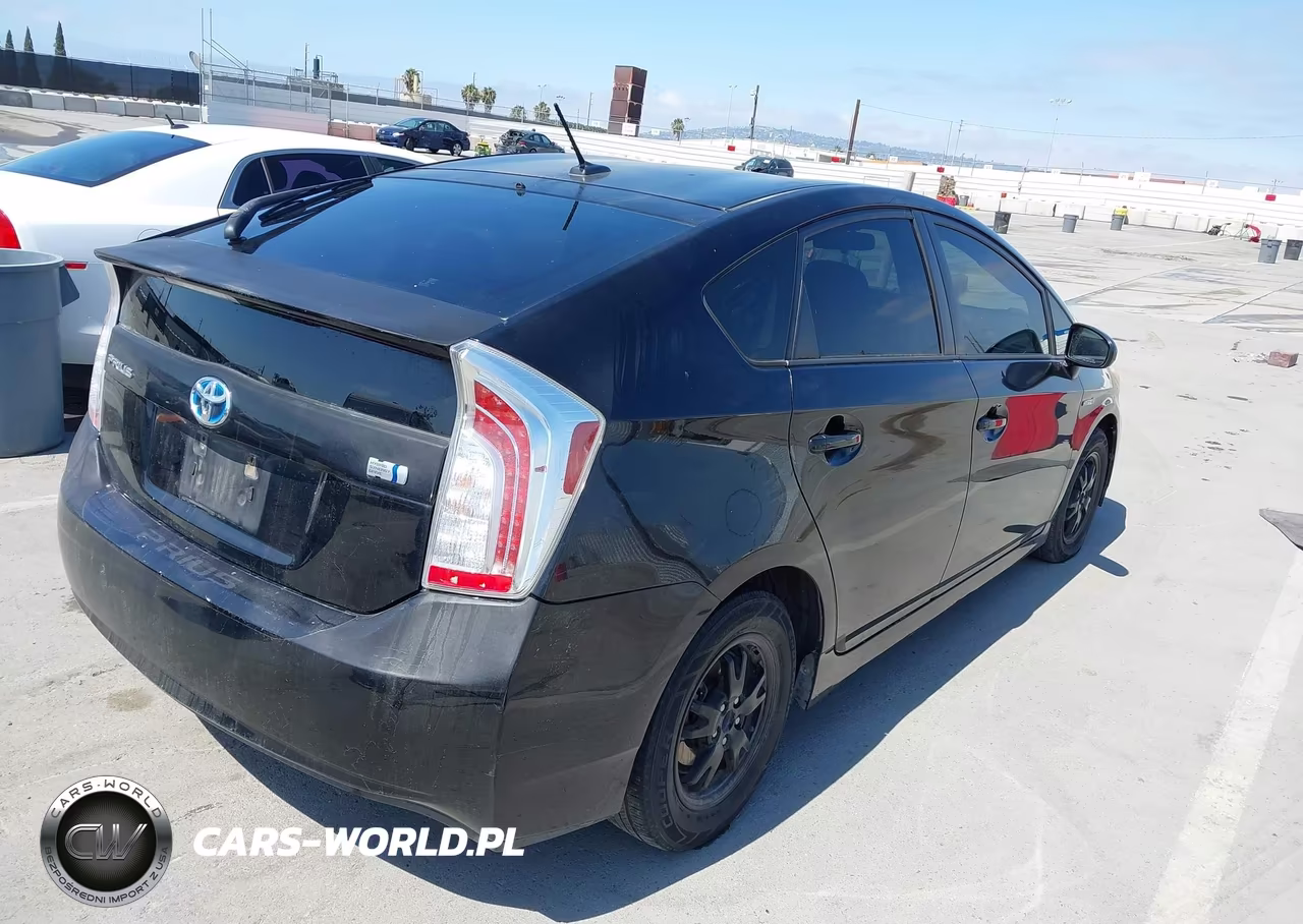 2013 Toyota Prius Three VIN:JTDKN3DU4D5576241 - 4