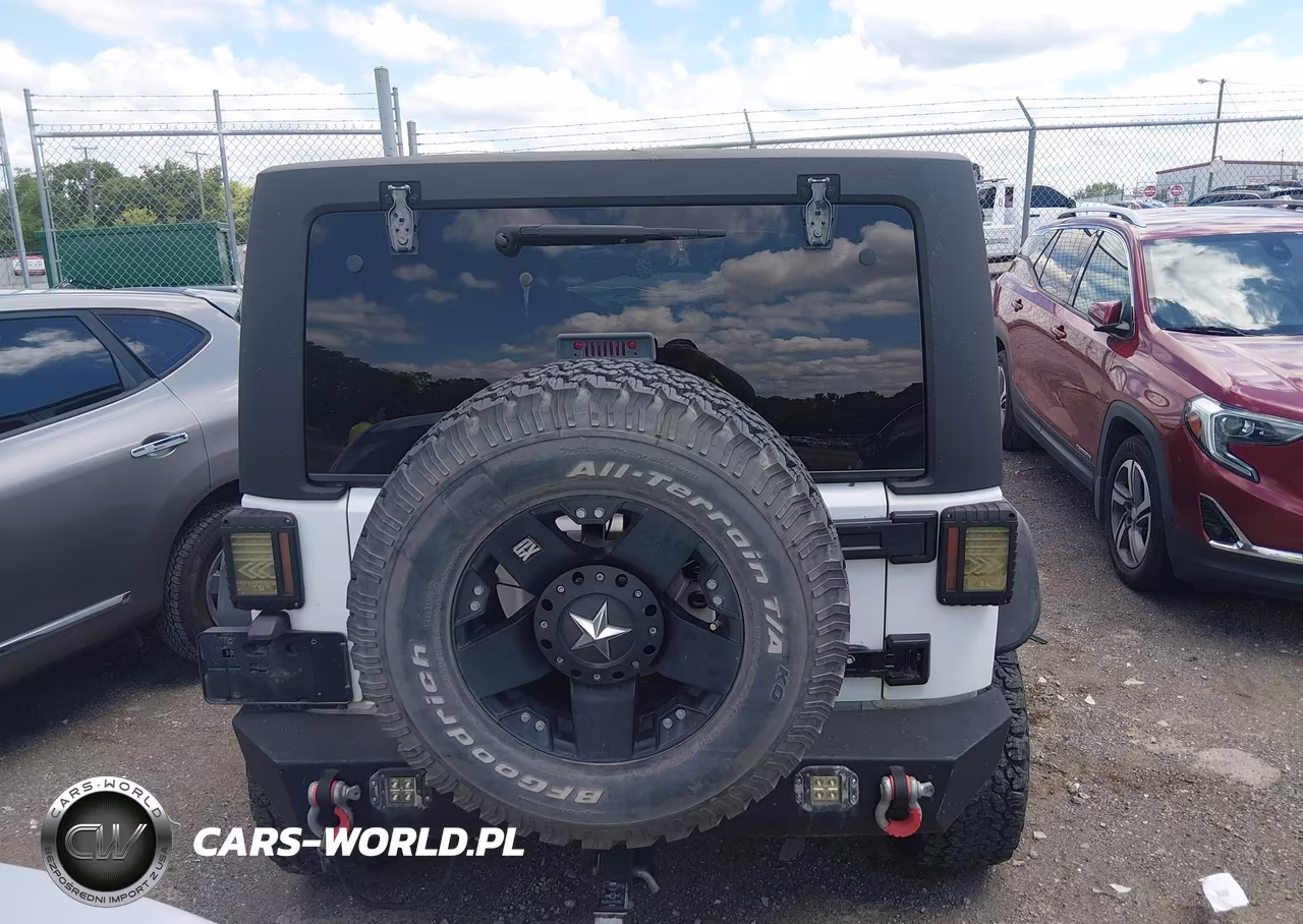 2012 Jeep Wrangler Unlimited Sahara VIN:1C4BJWEG1CL108354 - 16