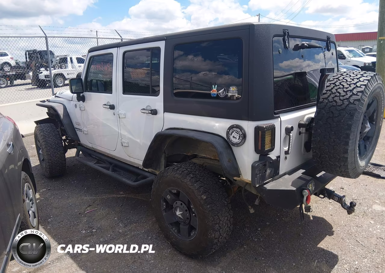 2012 Jeep Wrangler Unlimited Sahara VIN:1C4BJWEG1CL108354 - 3