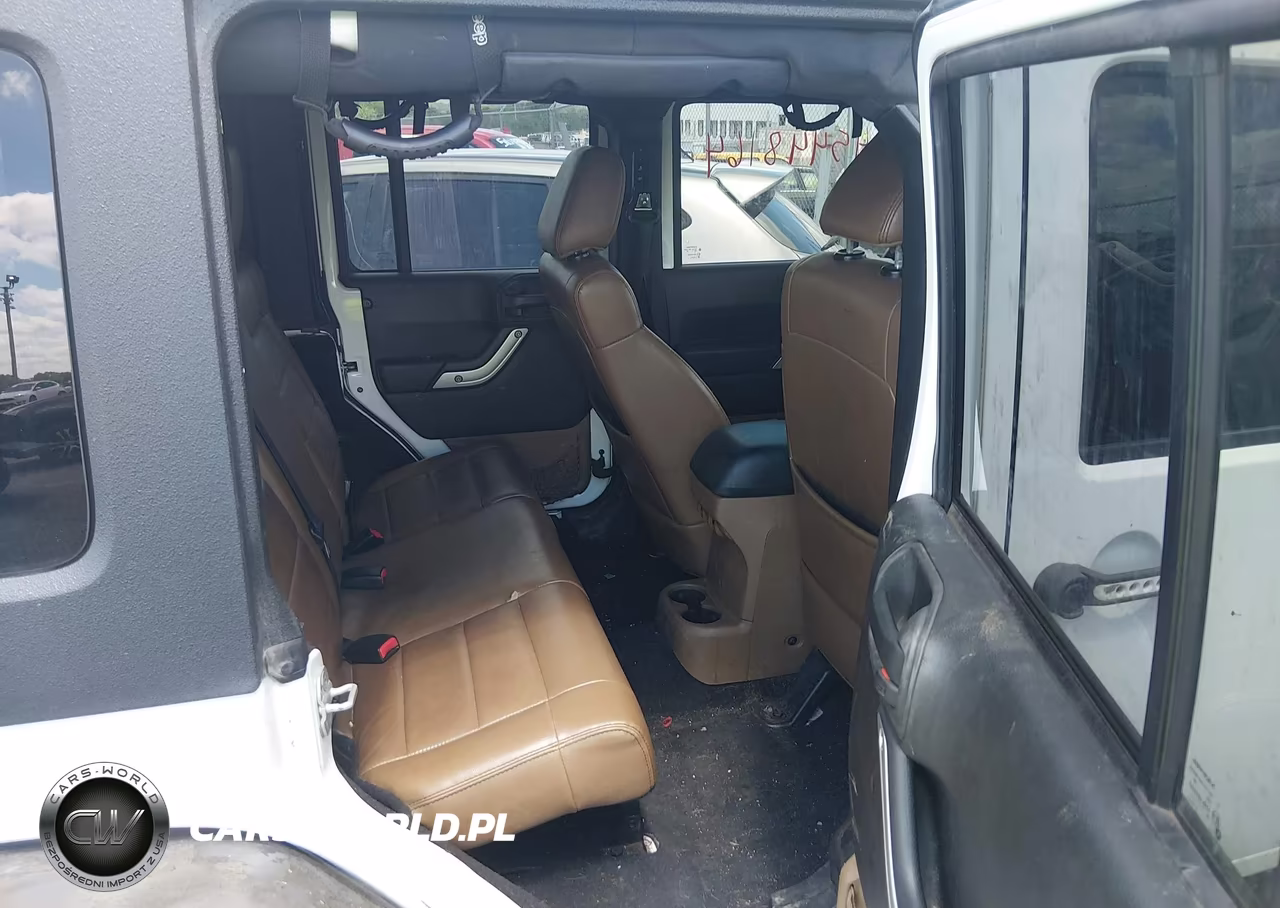 2012 Jeep Wrangler Unlimited Sahara VIN:1C4BJWEG1CL108354 - 8