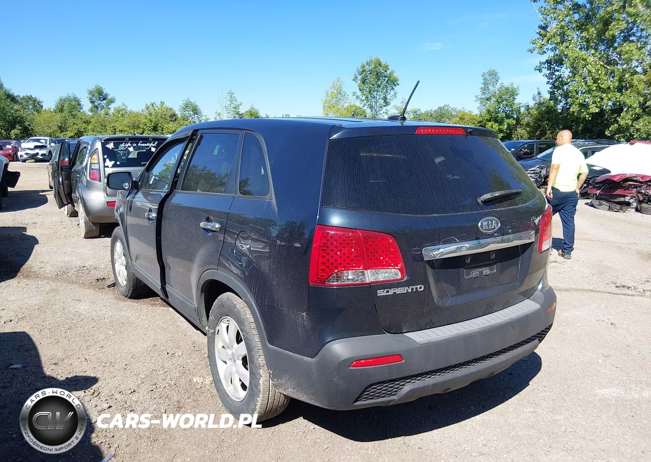2013 Kia Sorento Lx VIN:5XYKT3A11DG335325 - 3