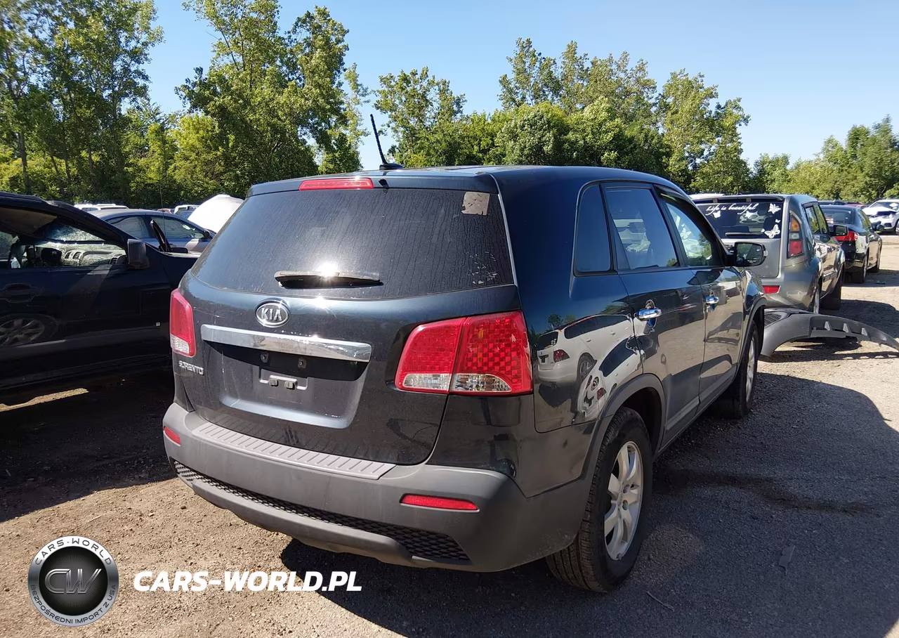 2013 Kia Sorento Lx VIN:5XYKT3A11DG335325 - 4