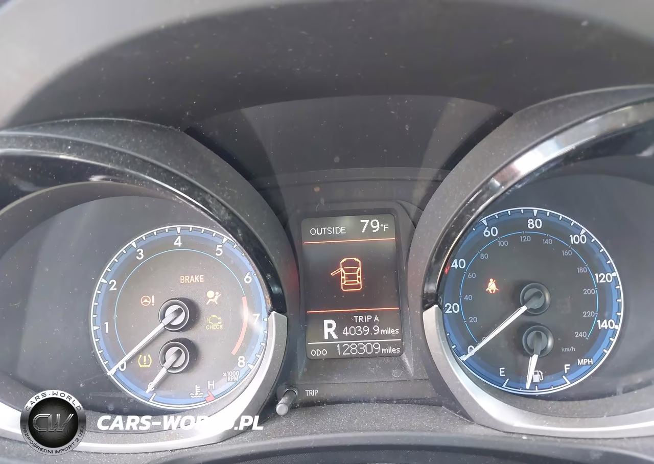 2015 Toyota Corolla S Plus VIN:5YFBURHE8FP333482 - 7