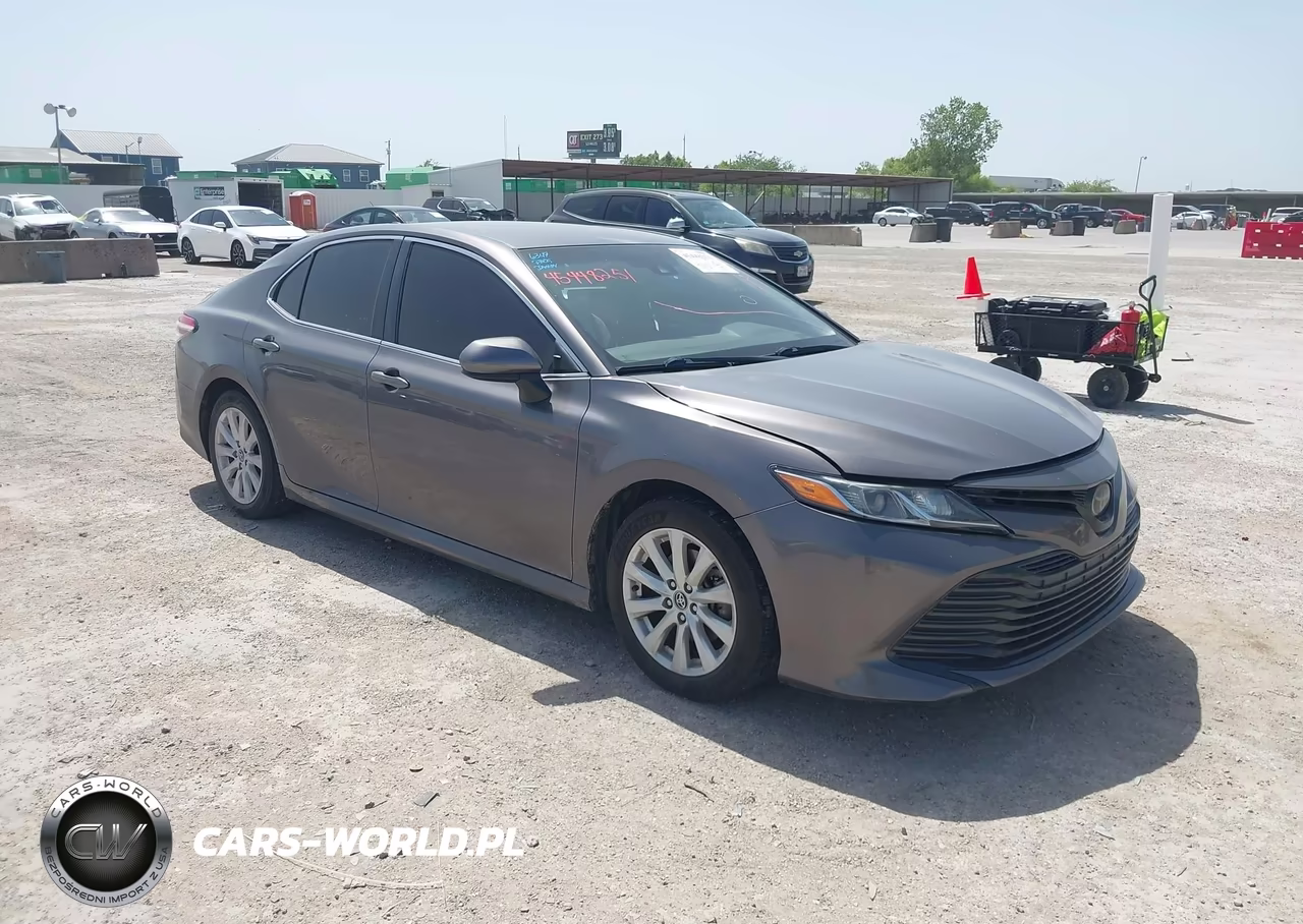 2020 Toyota Camry Le – zdjęcie 1 z 17