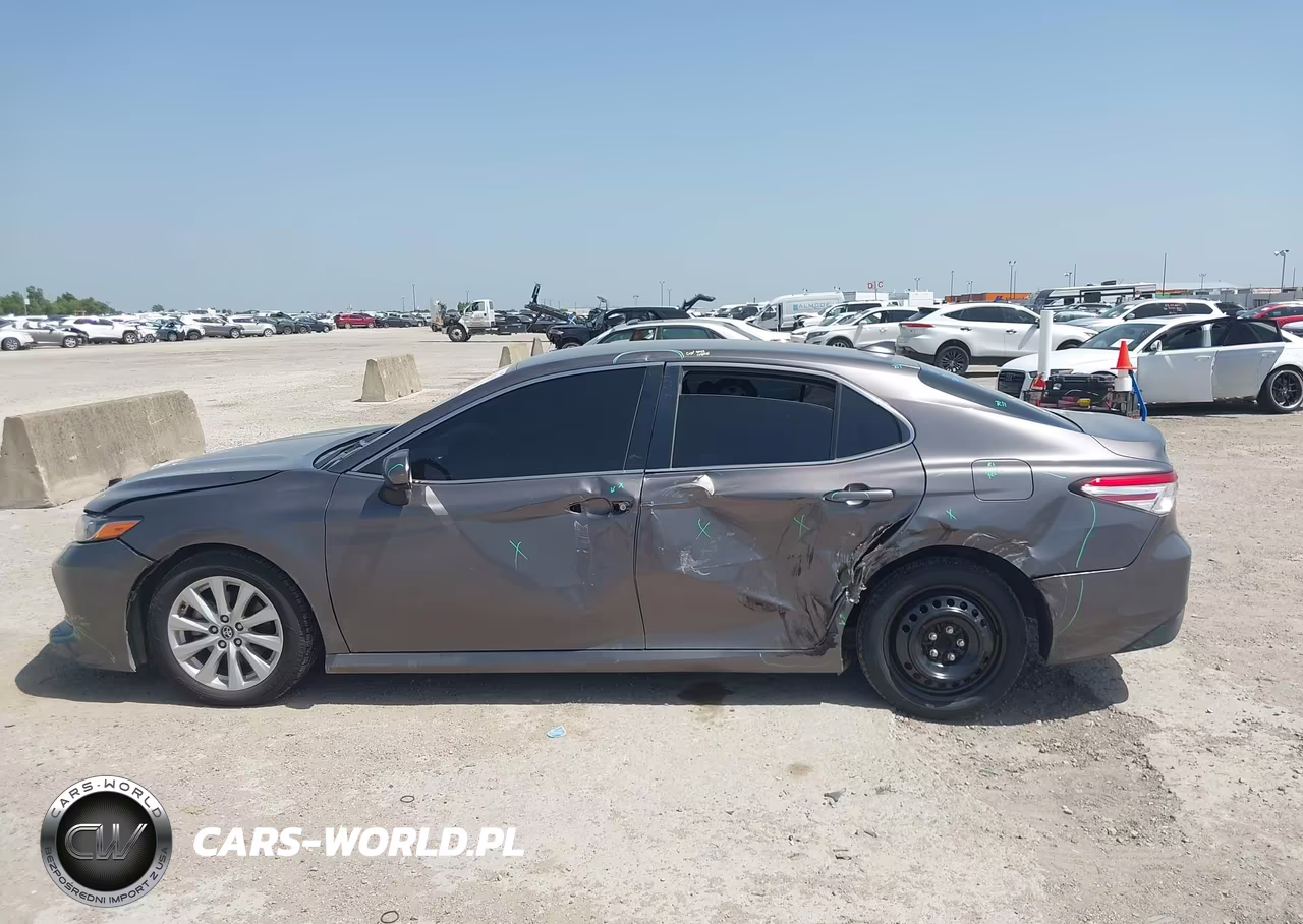 2020 Toyota Camry Le VIN:4T1C11AK6LU939162 - 14