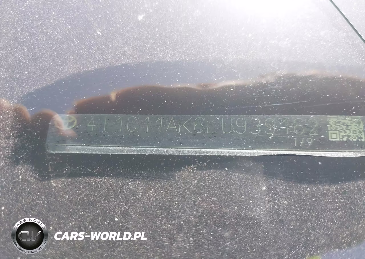 2020 Toyota Camry Le VIN:4T1C11AK6LU939162 - 17