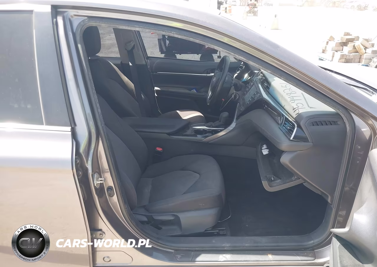2020 Toyota Camry Le VIN:4T1C11AK6LU939162 - 5
