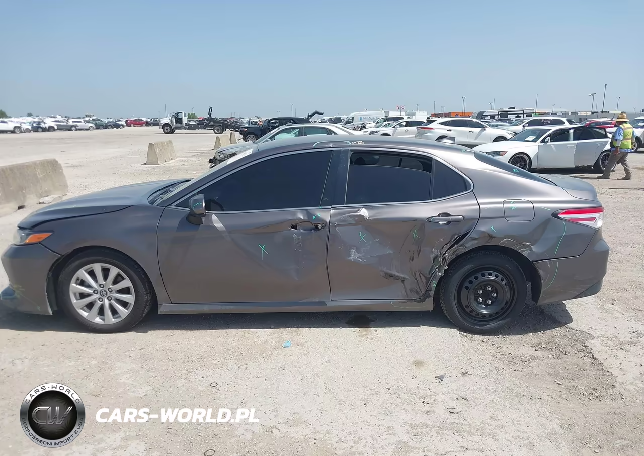 2020 Toyota Camry Le VIN:4T1C11AK6LU939162 - 6