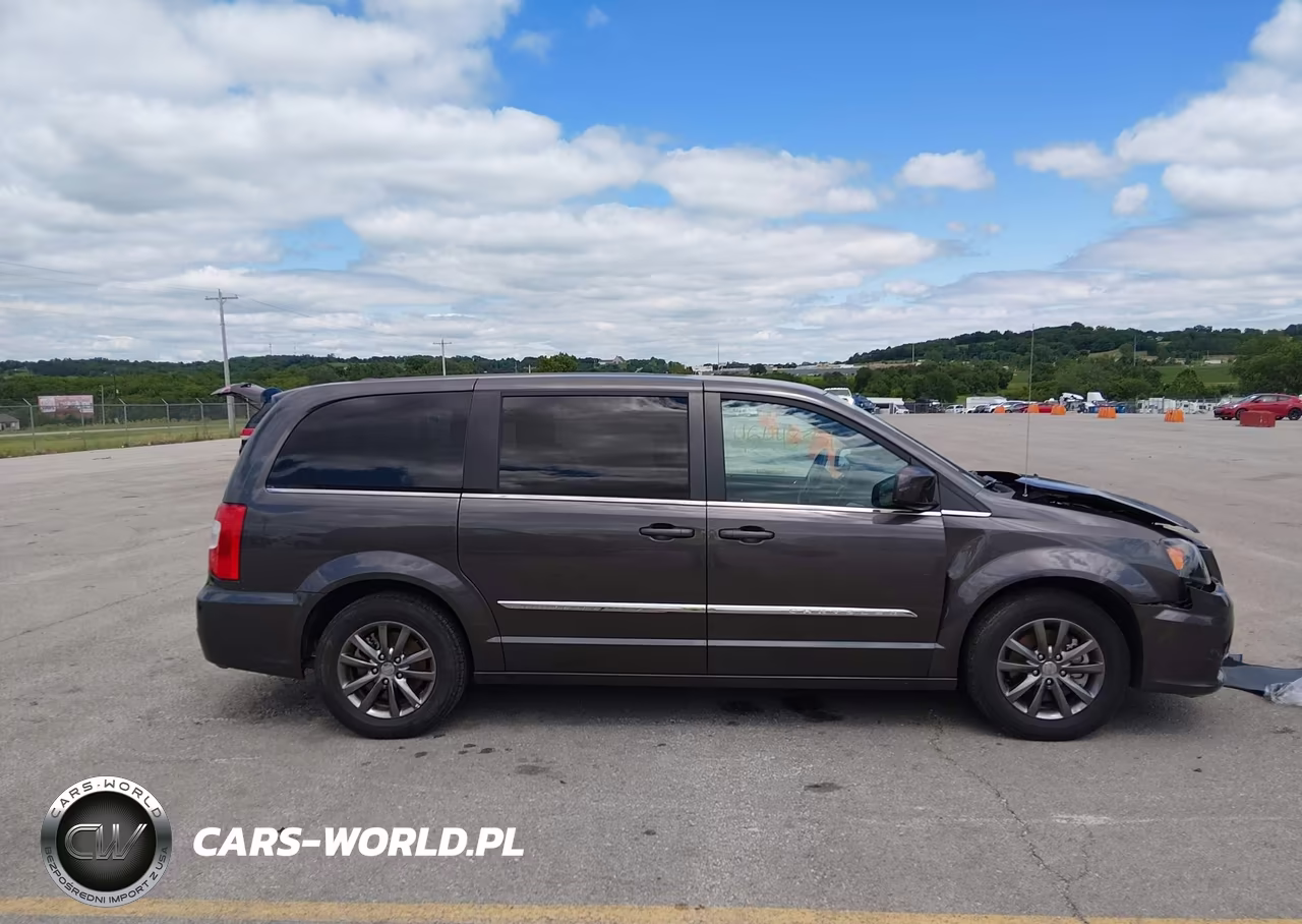 2016 Chrysler Town & Country S VIN:2C4RC1HG3GR200635 - 13