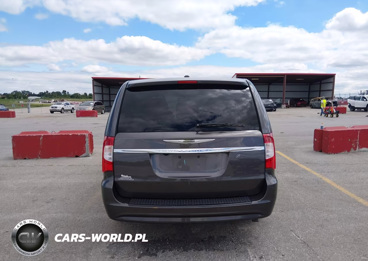 2016 Chrysler Town & Country S VIN:2C4RC1HG3GR200635 - 16