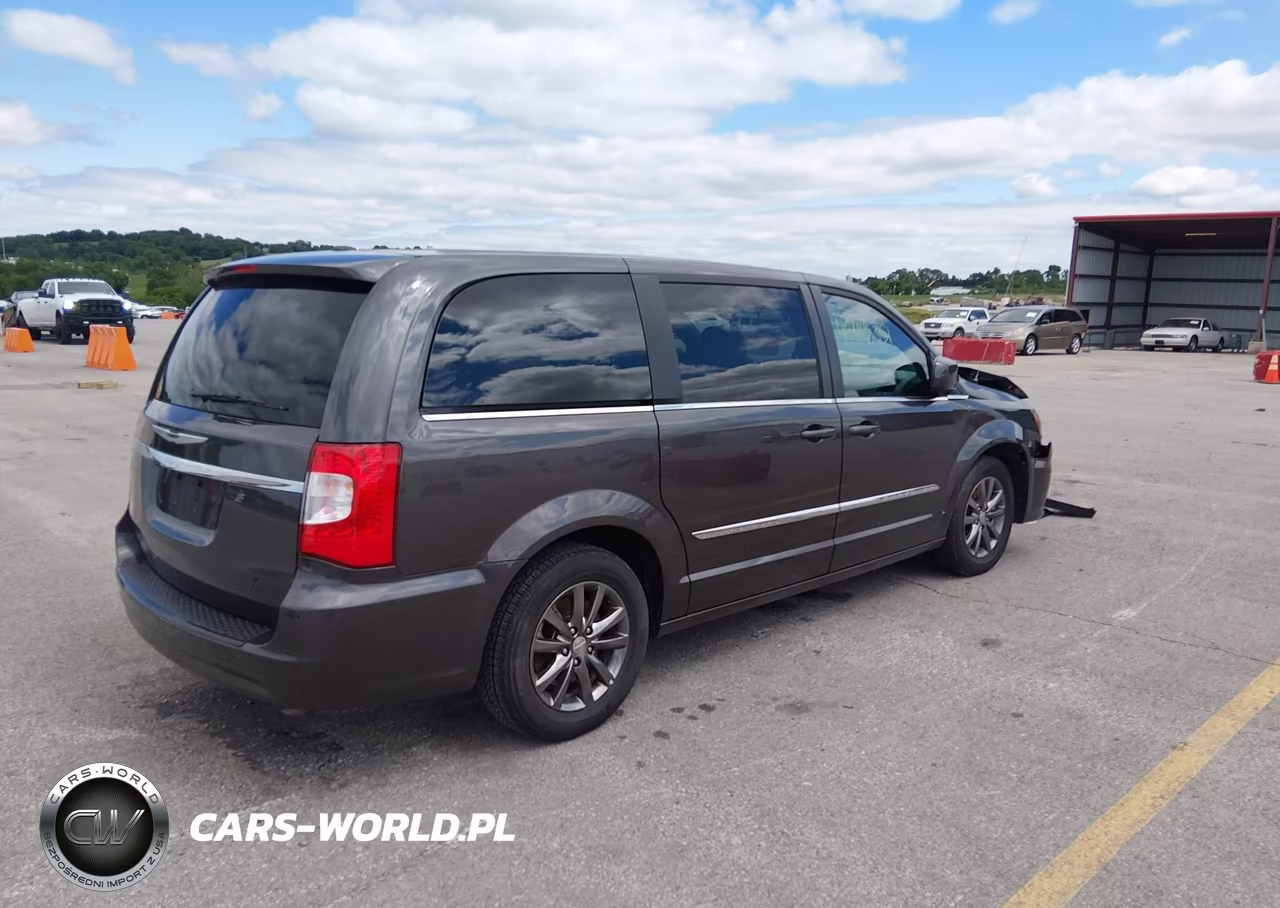 2016 Chrysler Town & Country S VIN:2C4RC1HG3GR200635 - 4