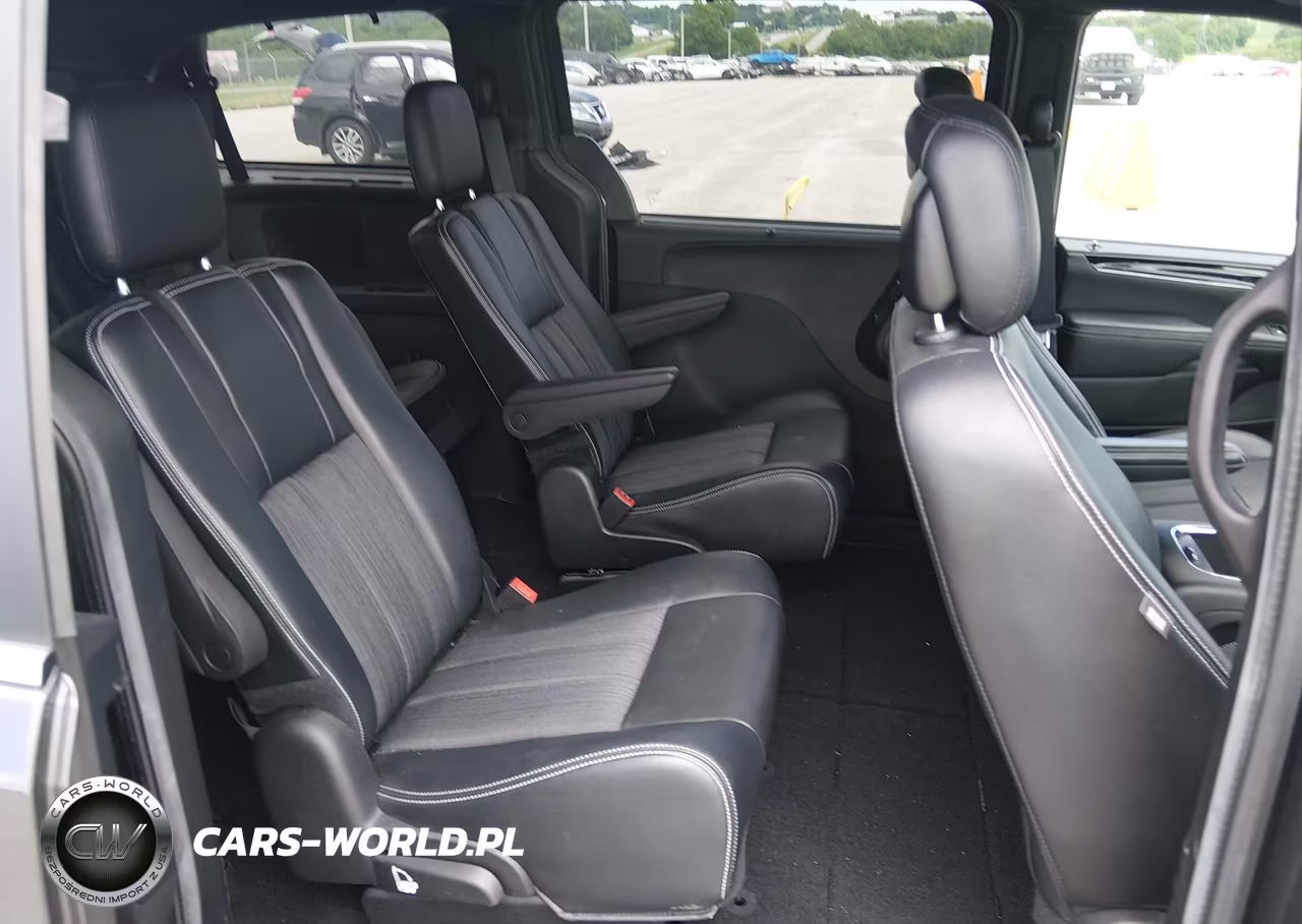 2016 Chrysler Town & Country S VIN:2C4RC1HG3GR200635 - 8