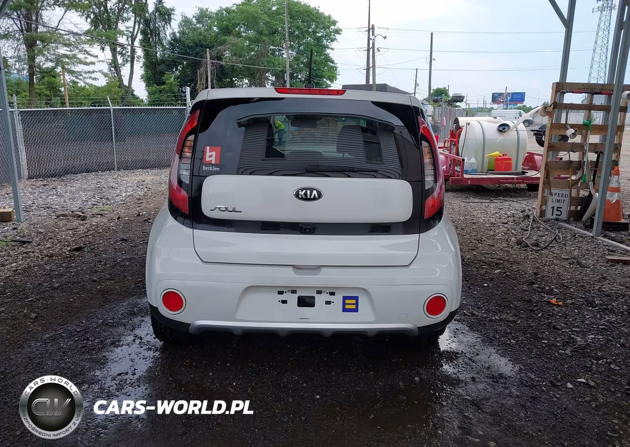 2018 Kia Soul + VIN:KNDJP3A58J7605128 - 16