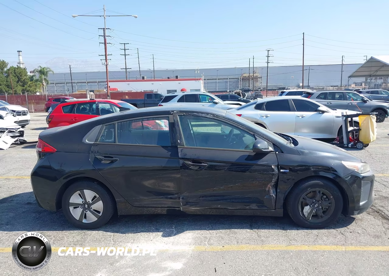 2018 Hyundai Ioniq Hybrid Blue VIN:KMHC65LC7JU095533 - 13