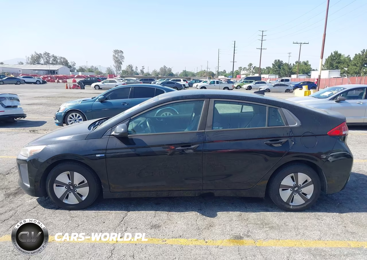 2018 Hyundai Ioniq Hybrid Blue VIN:KMHC65LC7JU095533 - 14