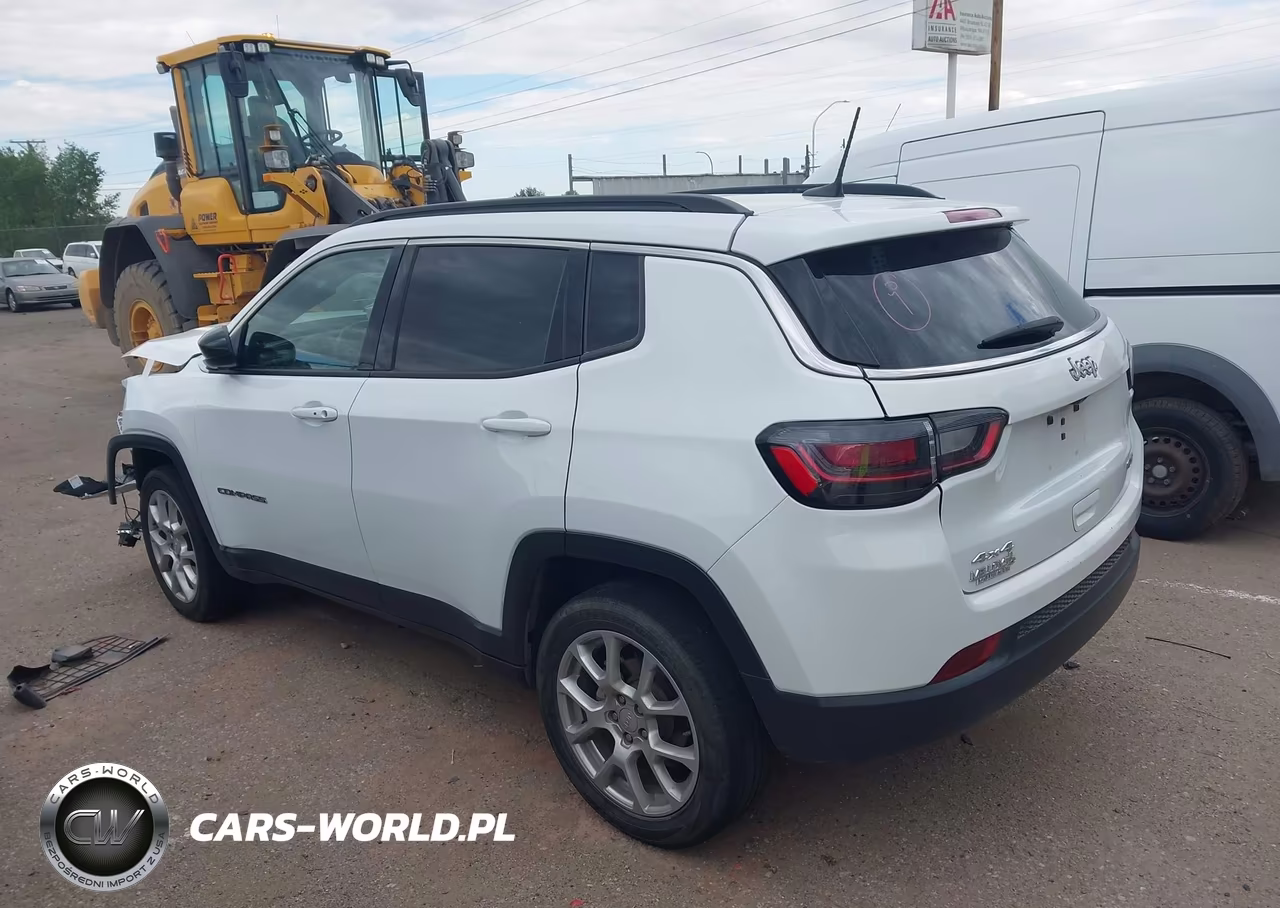 2023 Jeep Compass Latitude Lux Fwd VIN:3C4NJDFN4PT528201 - 3