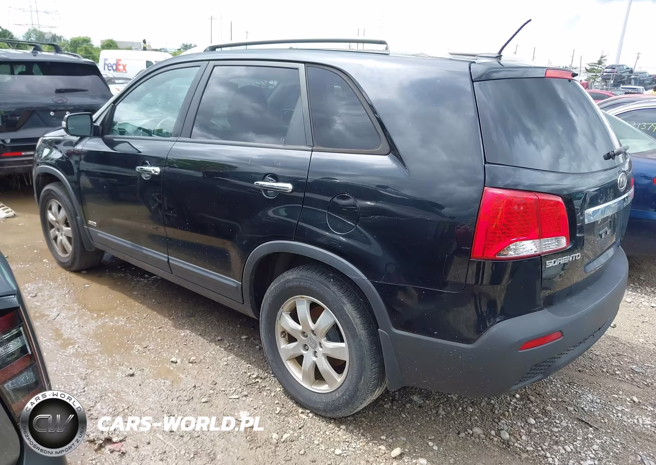 2013 Kia Sorento Lx V6 VIN:5XYKTDA22DG327510 - 3