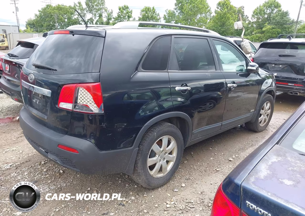 2013 Kia Sorento Lx V6 VIN:5XYKTDA22DG327510 - 4