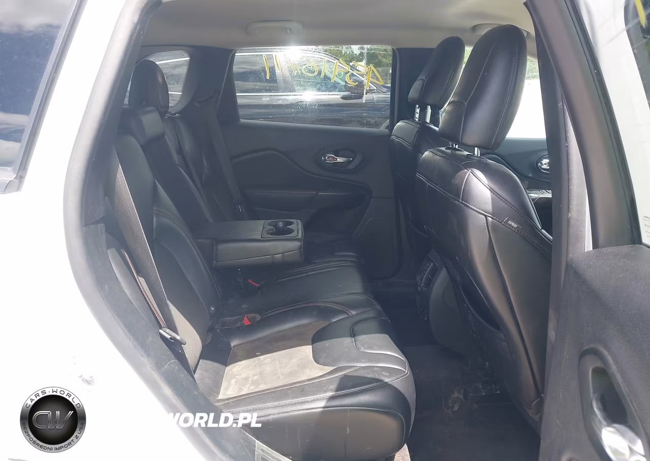 2019 Jeep Cherokee Trailhawk 4X4 VIN:1C4PJMBX9KD183083 - 8