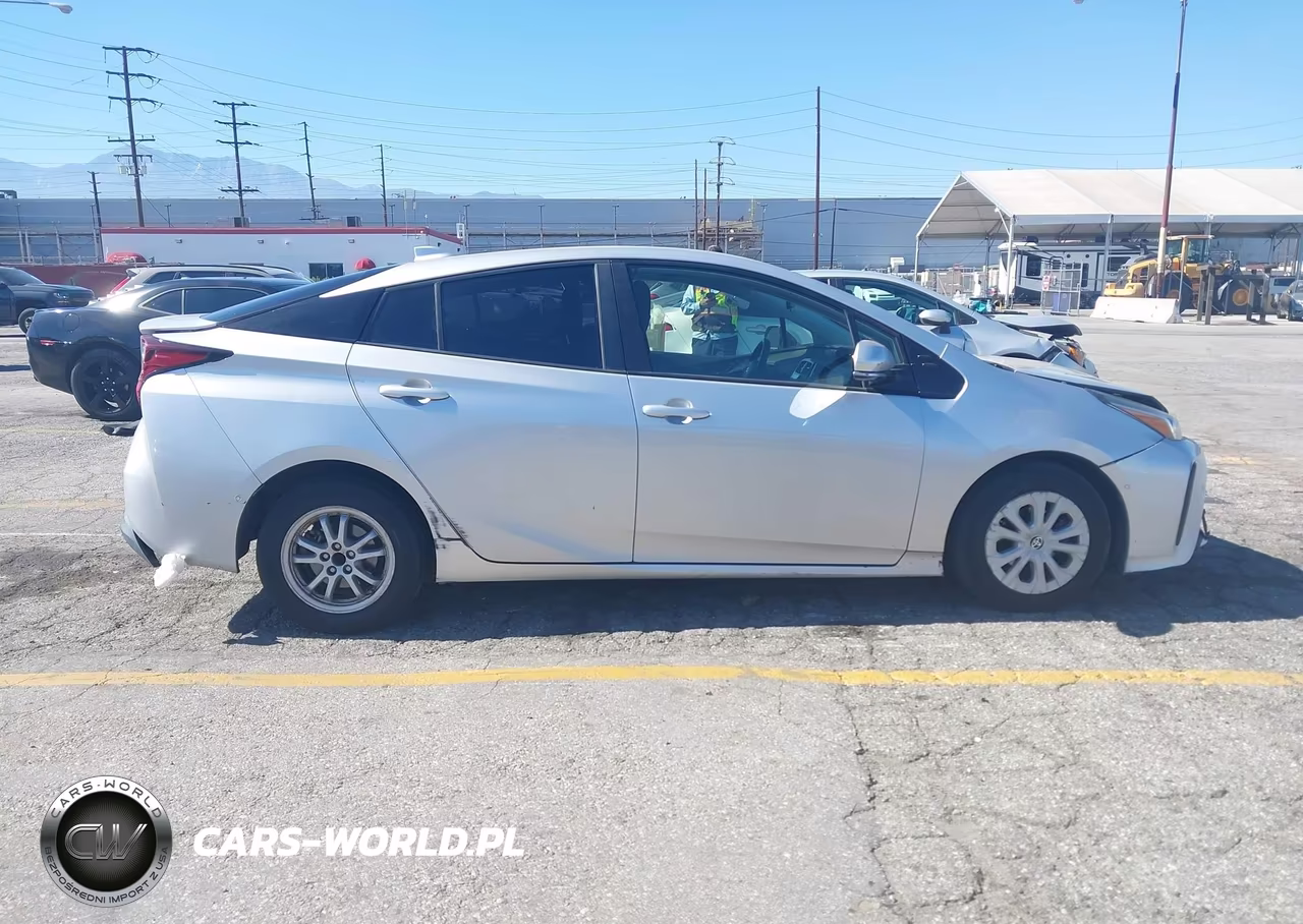 2020 Toyota Prius Le VIN:JTDKARFU0L3112434 - 13