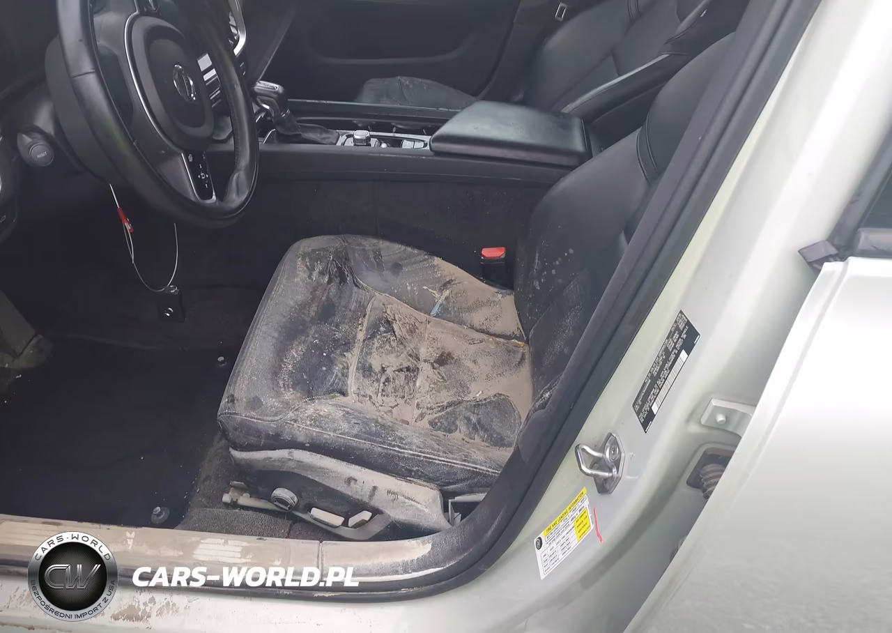 2019 Volvo S60 T6 Momentum VIN:7JRA22TK3KG006698 - 6