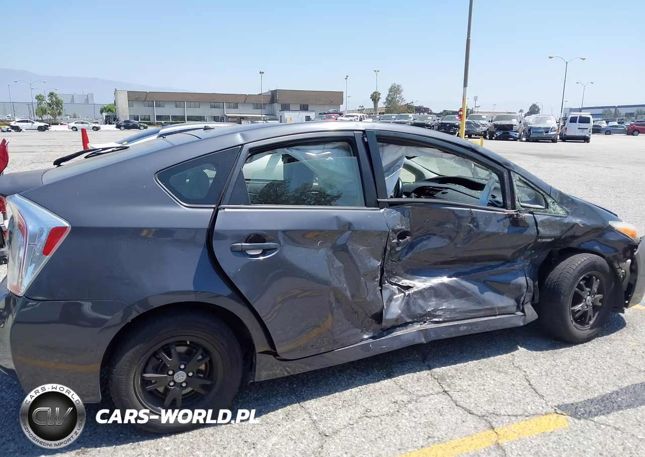 2014 Toyota Prius Two VIN:JTDKN3DU7E1770593 - 11