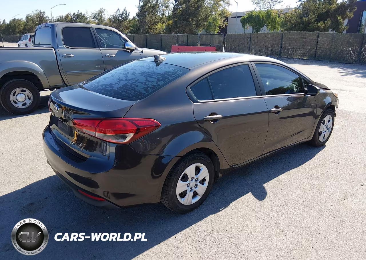 2018 Kia Forte Lx VIN:3KPFK4A77JE167410 - 4