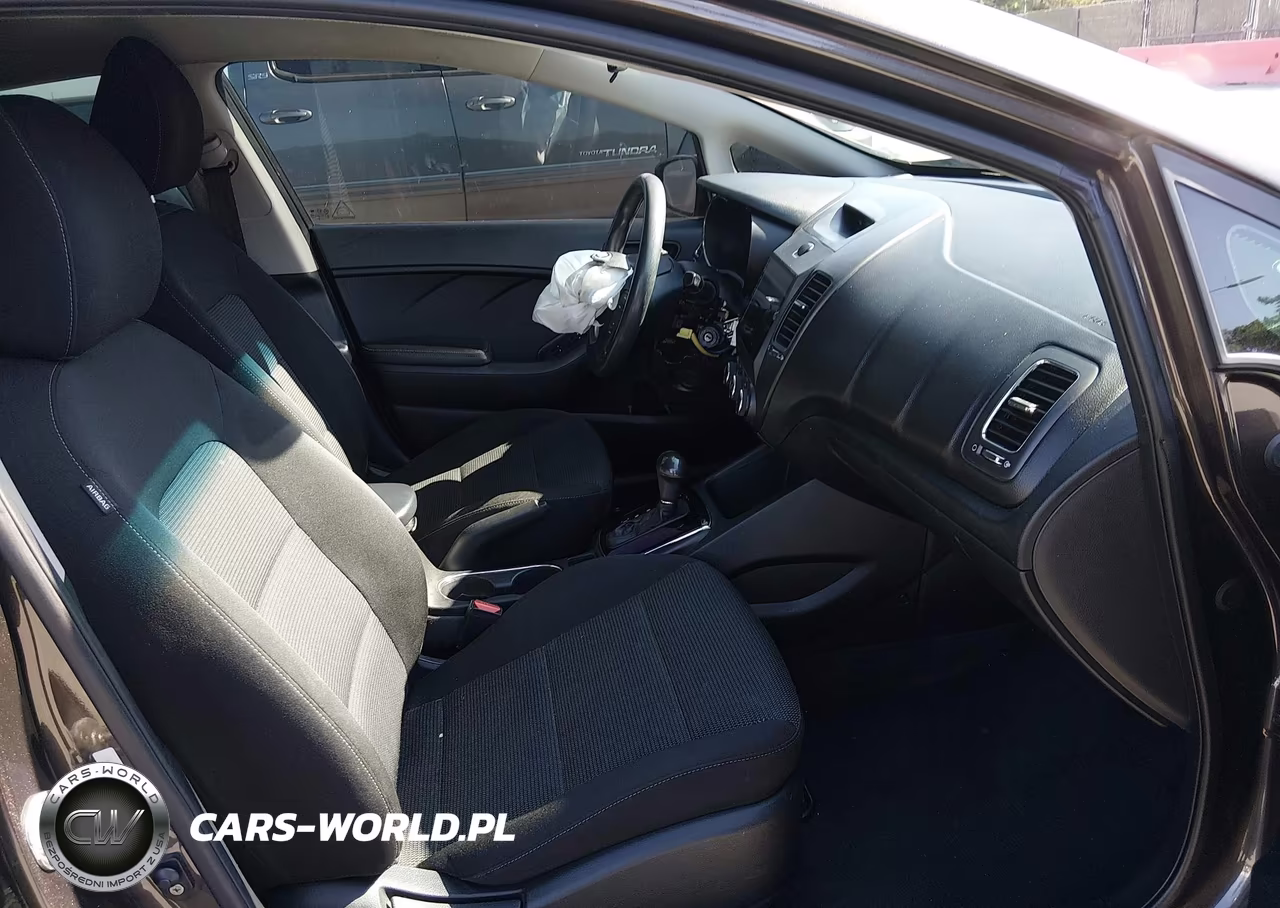 2018 Kia Forte Lx VIN:3KPFK4A77JE167410 - 5