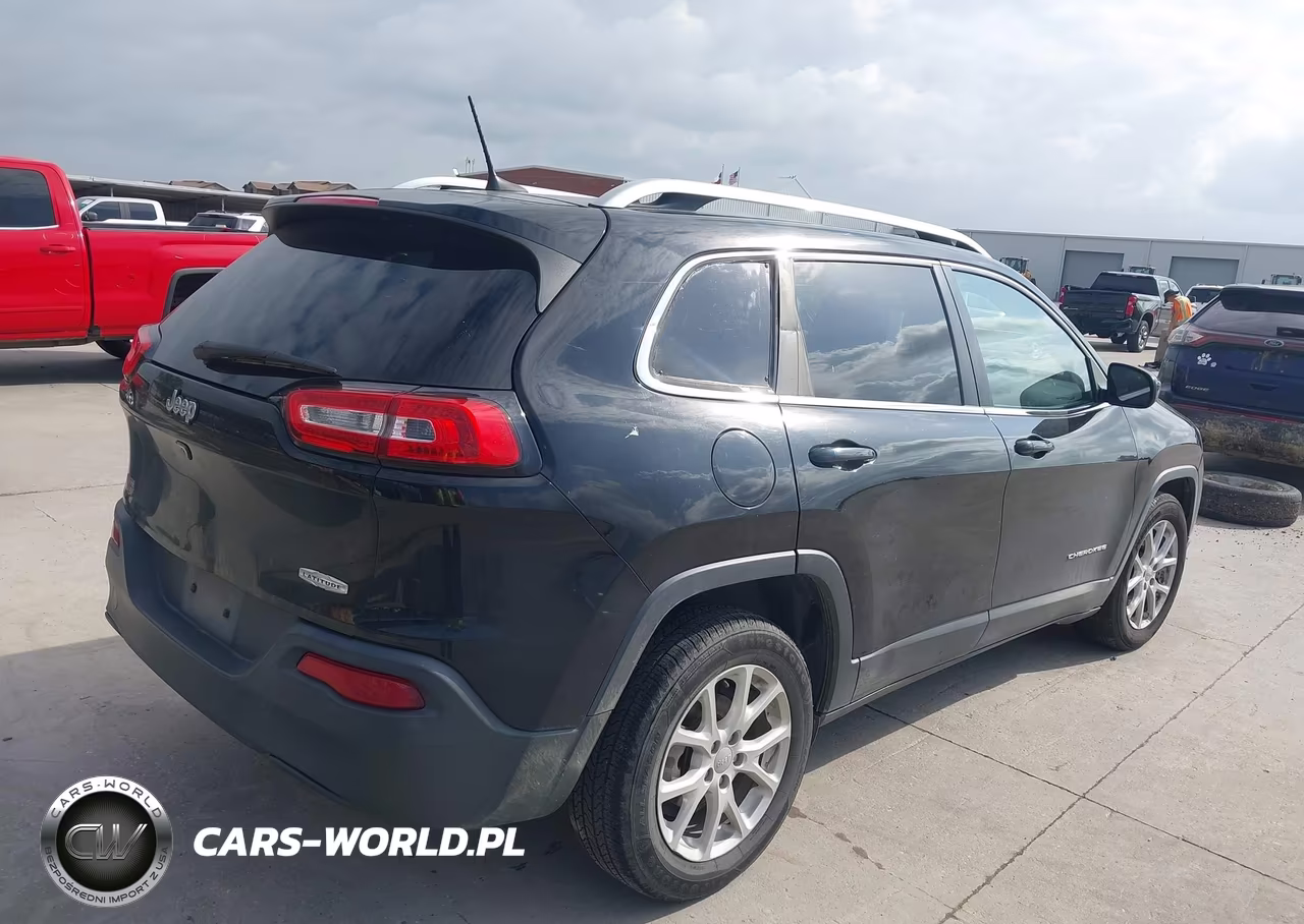 2017 Jeep Cherokee Latitude VIN:1C4PJLCB2HW642190 - 4