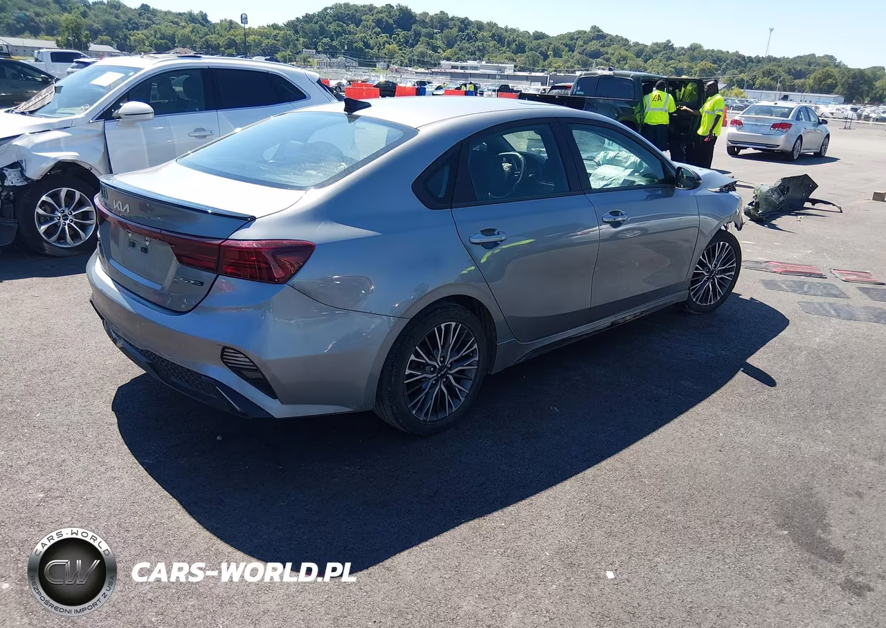 2024 Kia Forte Gt-Line VIN:3KPF54AD4RE811681 - 4