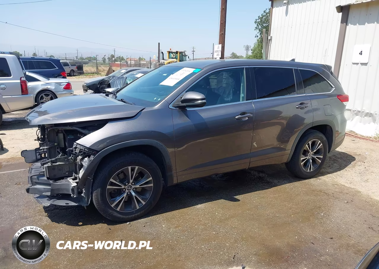 2018 Toyota Highlander Le Plus VIN:5TDZZRFH7JS251742 - 15
