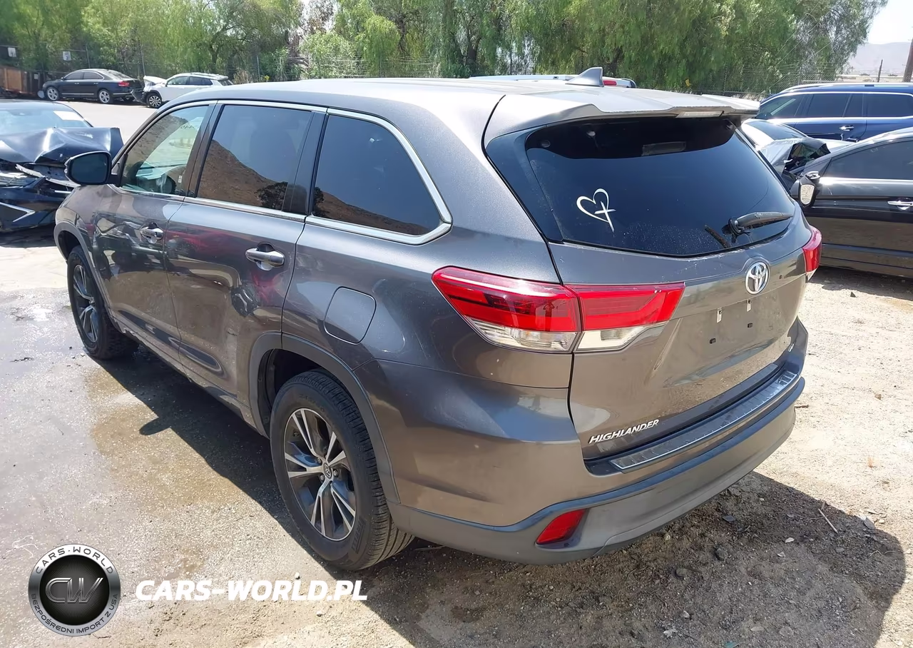 2018 Toyota Highlander Le Plus VIN:5TDZZRFH7JS251742 - 3