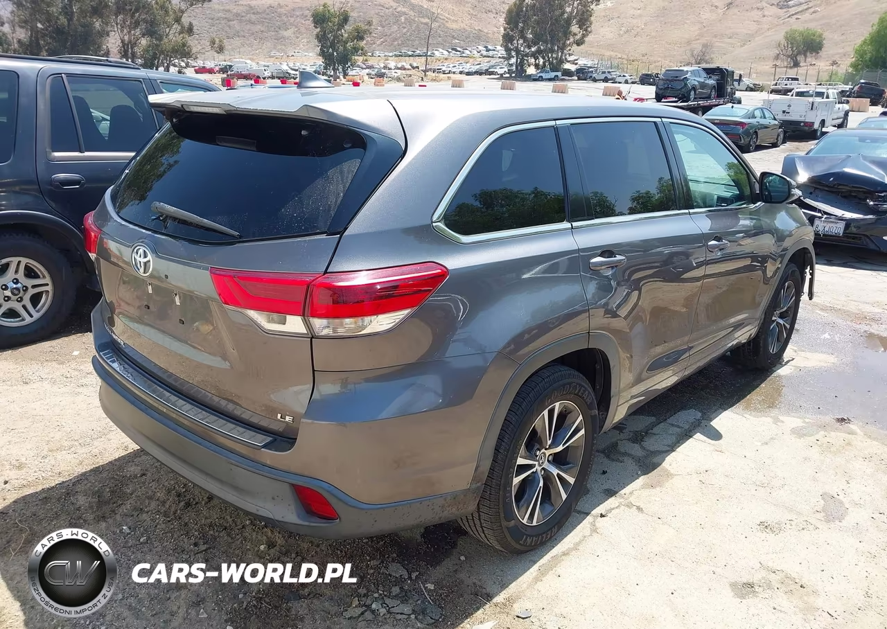 2018 Toyota Highlander Le Plus VIN:5TDZZRFH7JS251742 - 4