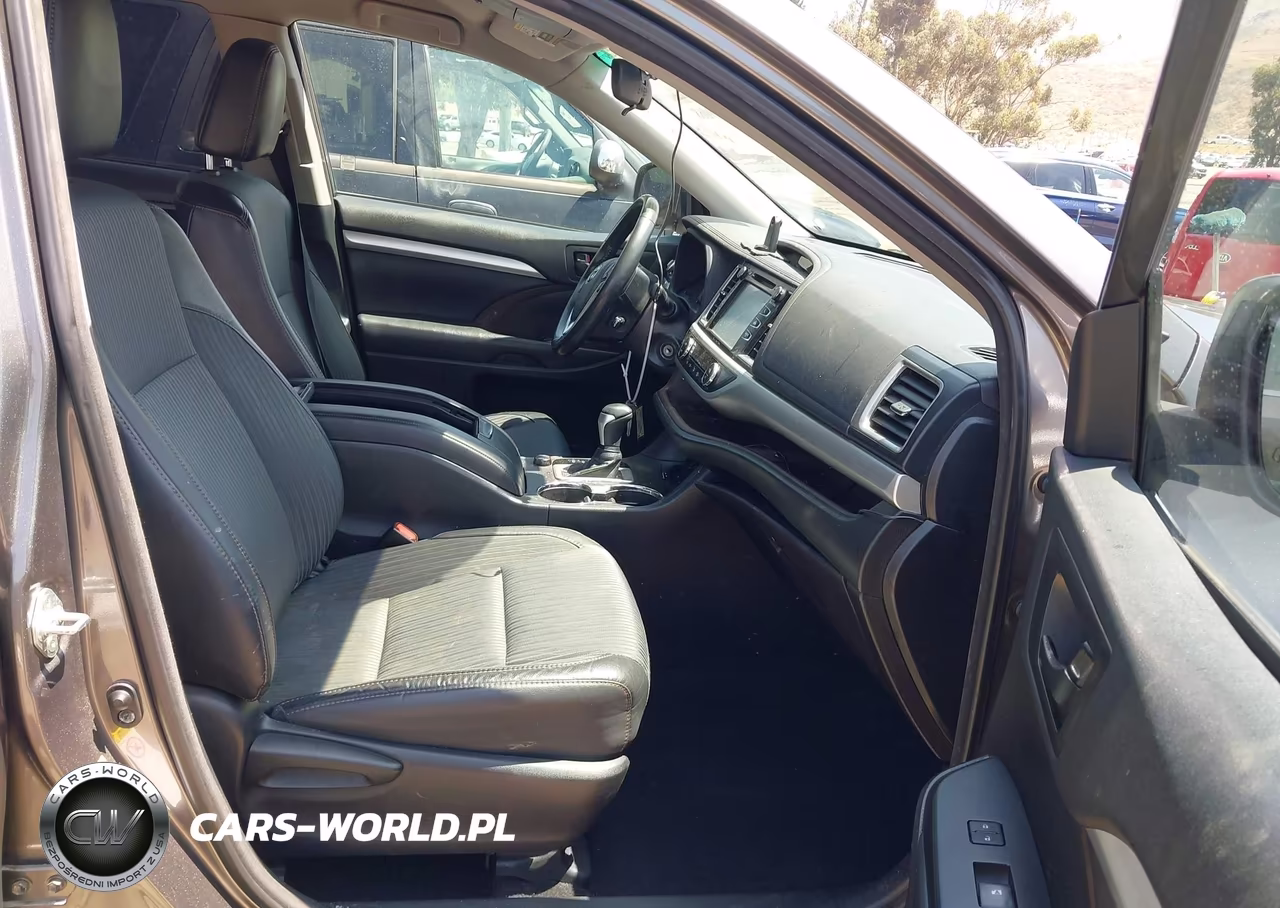2018 Toyota Highlander Le Plus VIN:5TDZZRFH7JS251742 - 5