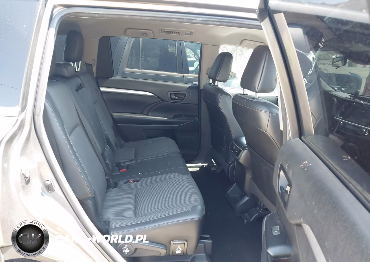 2018 Toyota Highlander Le Plus VIN:5TDZZRFH7JS251742 - 8