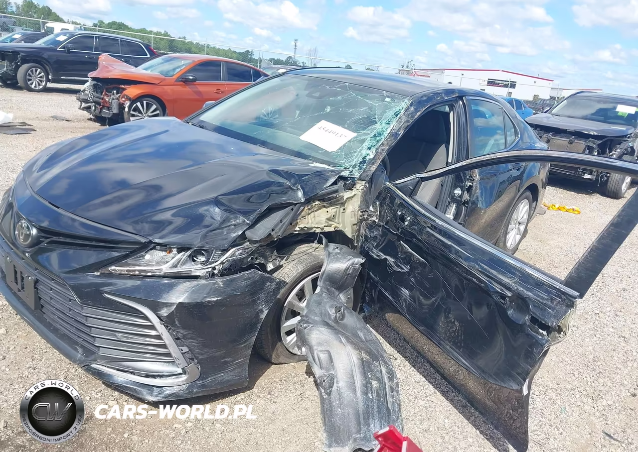 2022 Toyota Camry Le VIN:4T1C11AK0NU700631 - 2
