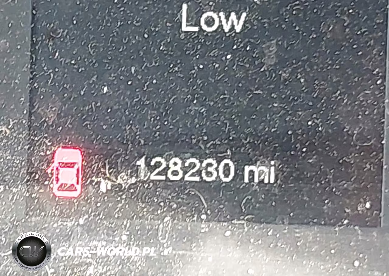 2015 Jeep Cherokee Sport VIN:1C4PJMAB4FW577624 - 15