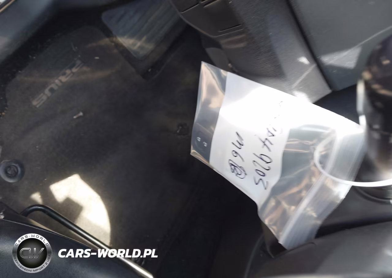 2015 Toyota Prius Persona Series Special Edition VIN:JTDKN3DU4F0416649 - 17