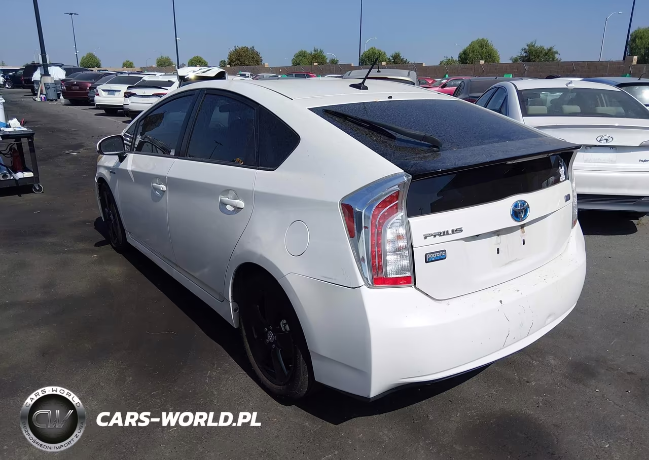2015 Toyota Prius Persona Series Special Edition VIN:JTDKN3DU4F0416649 - 3