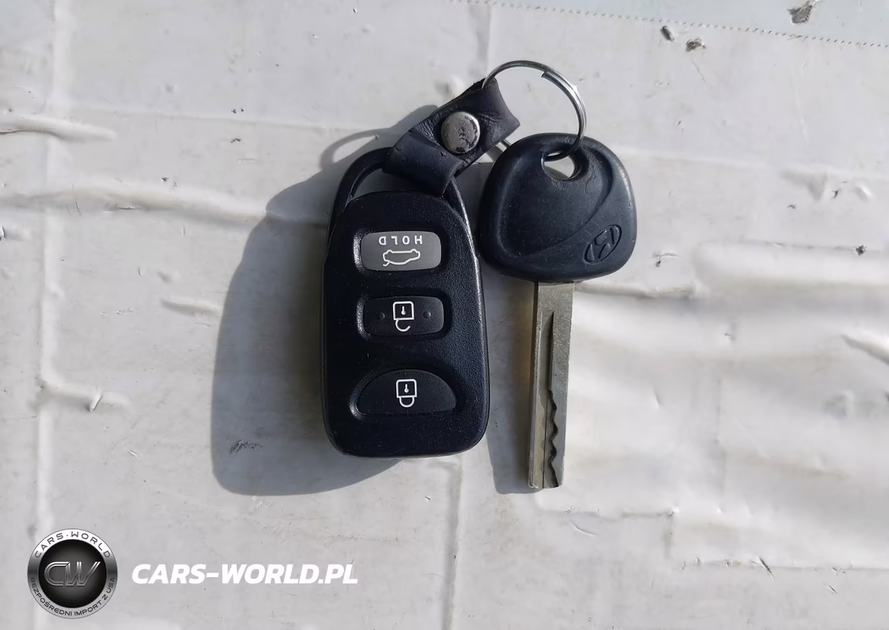 2016 Hyundai Veloster VIN:KMHTC6AD5GU266069 - 11