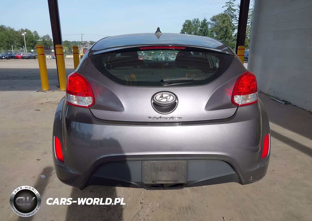 2016 Hyundai Veloster VIN:KMHTC6AD5GU266069 - 16