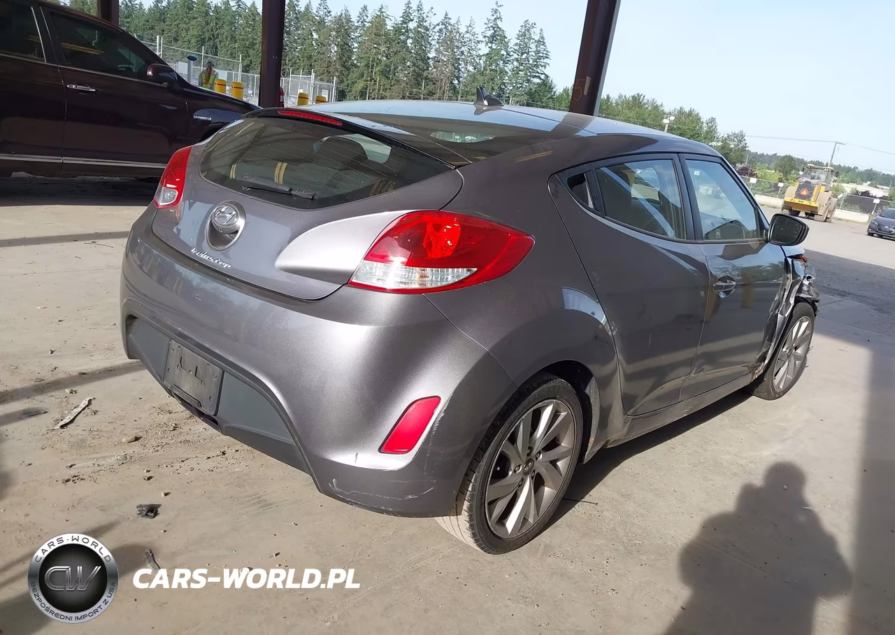 2016 Hyundai Veloster VIN:KMHTC6AD5GU266069 - 4